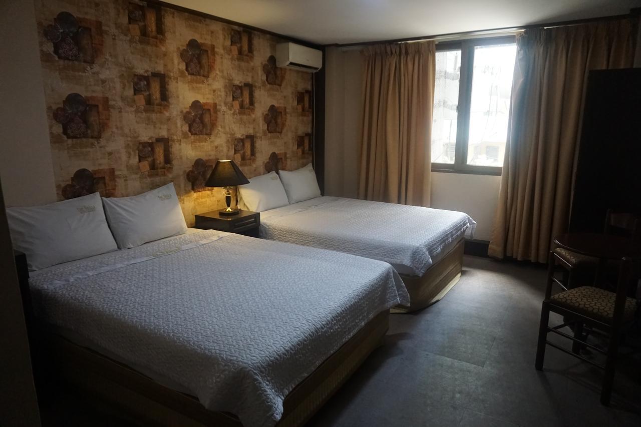 The Shila Philla Hotel Makati City Exterior foto